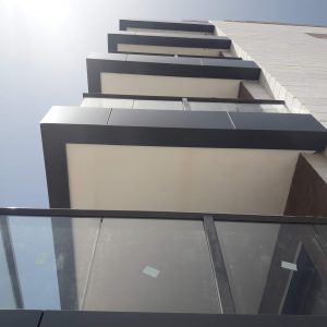 מעקות זכוכית מעקות זכוכית